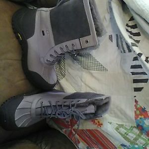 Never worn UGG waterproof boots size 10 ladies
